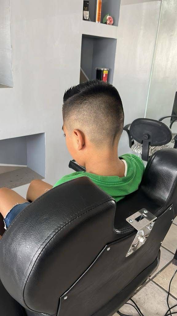 Maquinilla de afeitar en mano